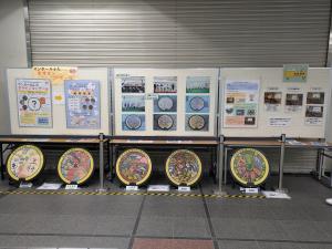 パネル展示三面