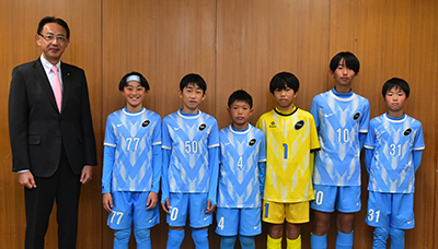 選手6人と濱田市長