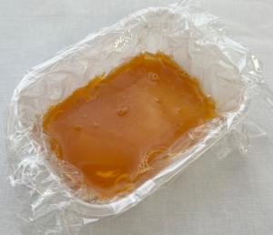 耐熱容器に卵液を入れた様子