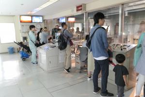 クレーン操作室見学の様子