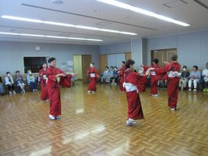 講師の踊りを鑑賞