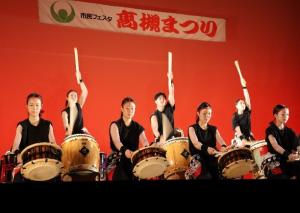 高槻まつりトリシマホールステージの様子