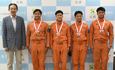 消防隊員と濱田市長
