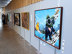 昨年の市美術展覧会の展示　市長賞の洋画
