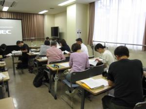 となりの人と韓国語で挨拶